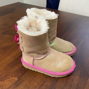 UGG Kids Girl's Bialy Bow II Shimmer Toddler/Little Kid Chestnut Fuchsia Size 9